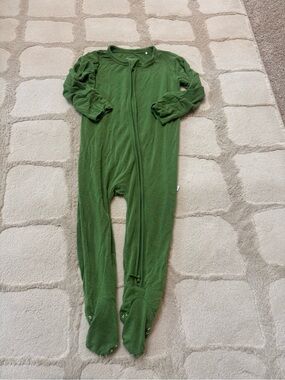 Posh Peanut 9-12 months Kids Green Footed One-Piece Pajamas - Zip Front VGUC